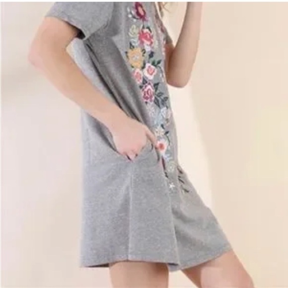 Umgee embroidered floral pocket tee dress - Picture 10 of 10